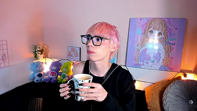 Strawberry Kitty  online show from 10/24/25, 03:27