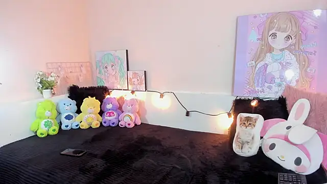 Strawberry Kitty  online show from 12/15/25, 03:56