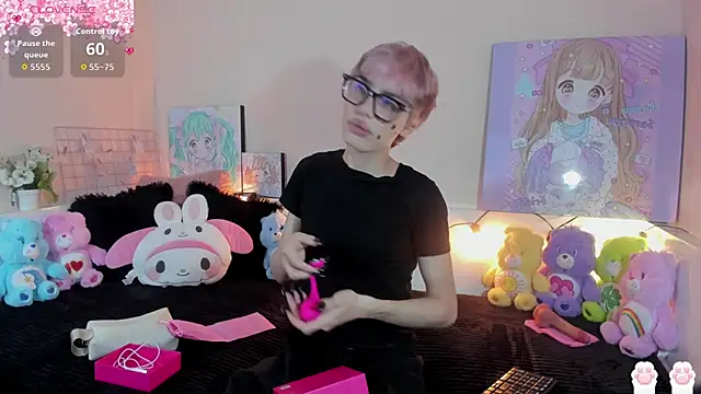 Strawberry Kitty  online show from 12/20/25, 04:37