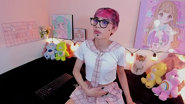 Strawberry Kitty  online show from 11/23/25, 04:11