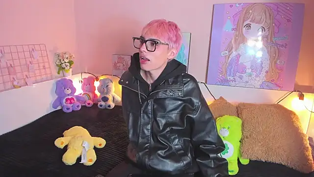 Strawberry Kitty  online show from 11/05/25, 01:47