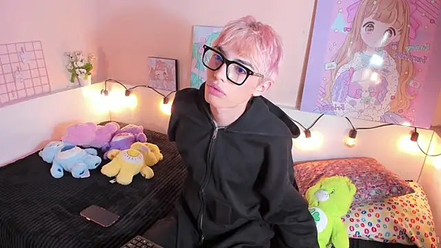 Strawberry Kitty  online show from 11/17/25, 03:54