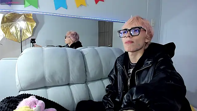 Strawberry Kitty  online show from 10/28/25, 02:05