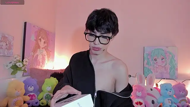 Snapshot of Strawberry_Kitty_ chatting on 03/08/26, 03:54 Strawberry Kitty online show from 03/08/26, 03:54