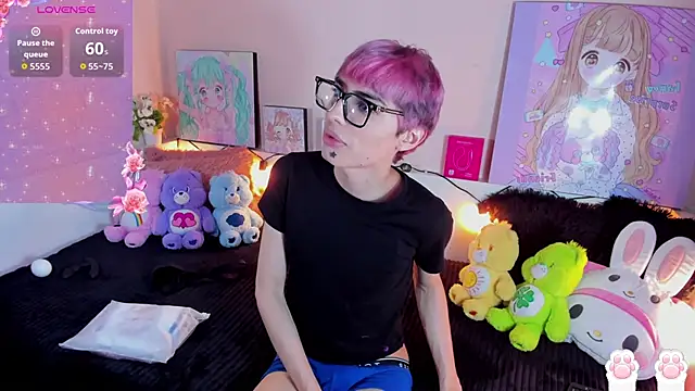 Strawberry Kitty  online show from 11/28/25, 04:12