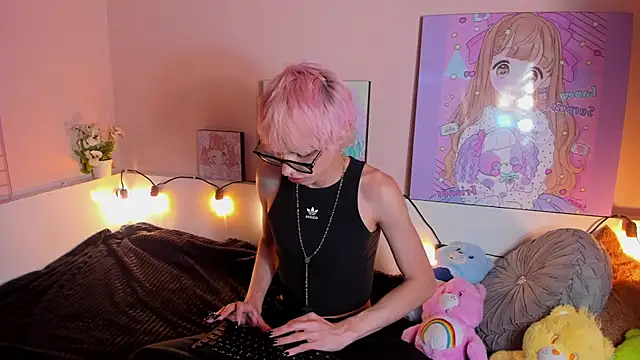 Strawberry Kitty  online show from 10/29/25, 01:43