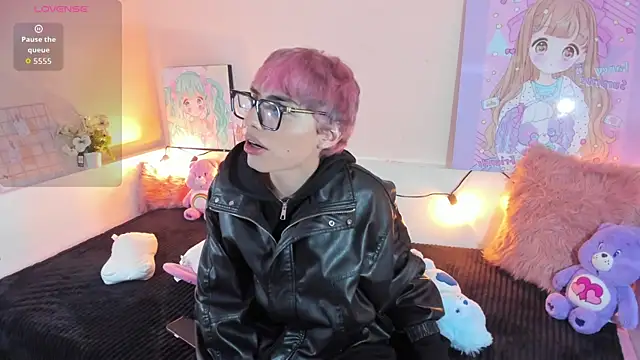 Strawberry Kitty  online show from 12/05/25, 04:22