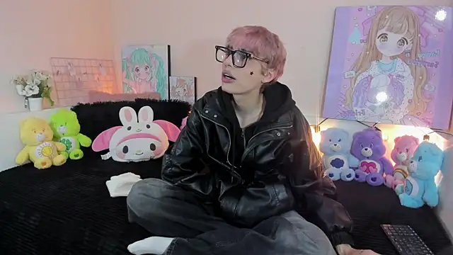 Strawberry Kitty  online show from 12/21/25, 04:14