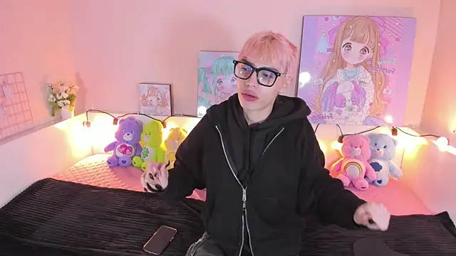 Strawberry Kitty  online show from 11/15/25, 10:58