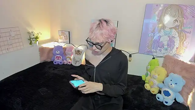 Strawberry Kitty  online show from 11/20/25, 11:03