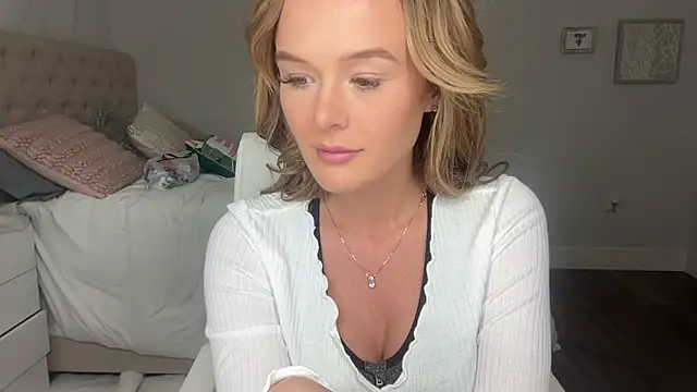 Amberjayxox0 online show from 11/05/25, 02:14