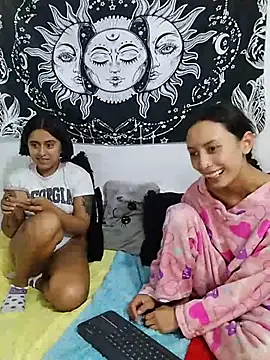 Snapshot of emily_n_abby chatting on 06/19/26, 05:24 emily n abby online show from 06/19/26, 05:24