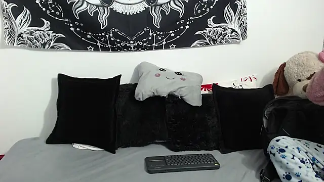 emily n abby online show from 11/12/25, 12:20