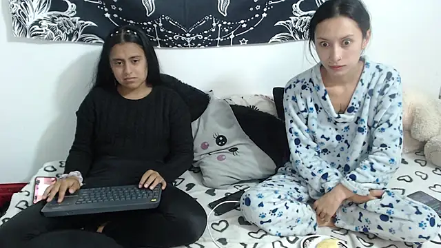 Snapshot of emily_n_abby chatting on 05/08/26, 10:41 emily n abby online show from 05/08/26, 10:41