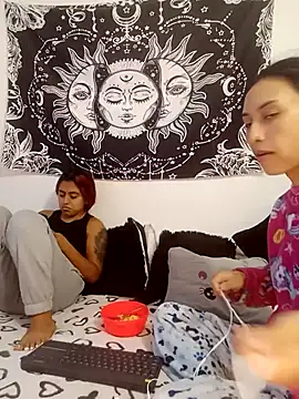 Snapshot of emily_n_abby chatting on 02/11/26, 01:22 emily n abby online show from 02/11/26, 01:22