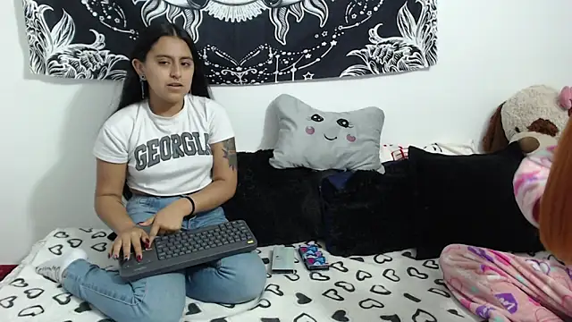 emily n abby online show from 10/29/25, 12:15