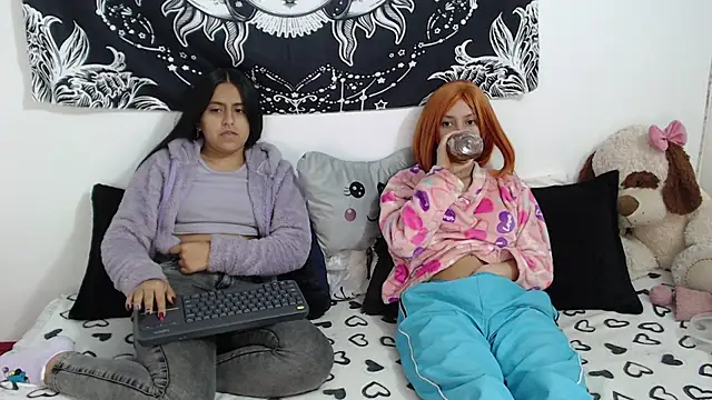 emily n abby online show from 10/28/25, 12:37