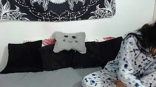 Snapshot of emily_n_abby chatting on 03/02/26, 02:13 emily n abby online show from 03/02/26, 02:13