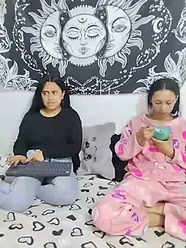 Snapshot of emily_n_abby chatting on 06/09/26, 01:12 emily n abby online show from 06/09/26, 01:12
