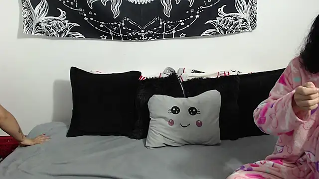 emily n abby online show from 11/29/25, 12:16