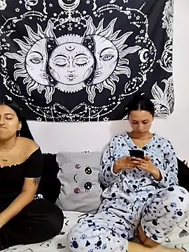Snapshot of emily_n_abby chatting on 04/18/26, 01:24 emily n abby online show from 04/18/26, 01:24