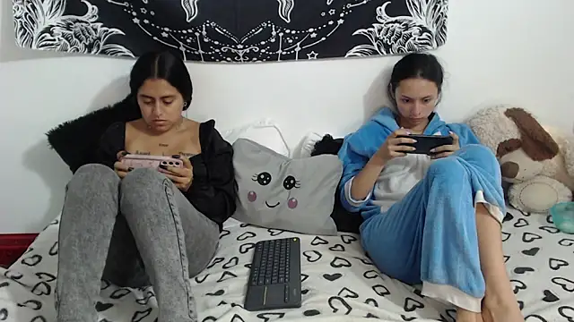 Snapshot of emily_n_abby chatting on 05/23/26, 02:16 emily n abby online show from 05/23/26, 02:16