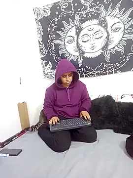 emily n abby online show from 11/08/25, 12:20