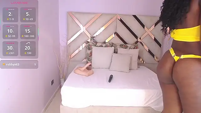 Maiacharris  online show from 01/12/26, 12:45