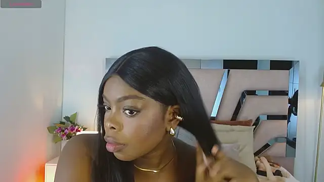 Maiacharris  online show from 12/17/25, 07:30