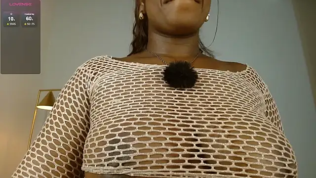 Snapshot of Maiacharris_ chatting on 10/18/25, 06:54 Maiacharris online show from 10/18/25, 06:54