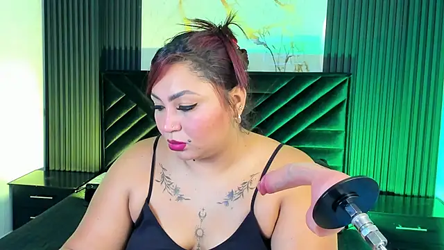 Halleyrosse online show from 10/24/25, 12:04