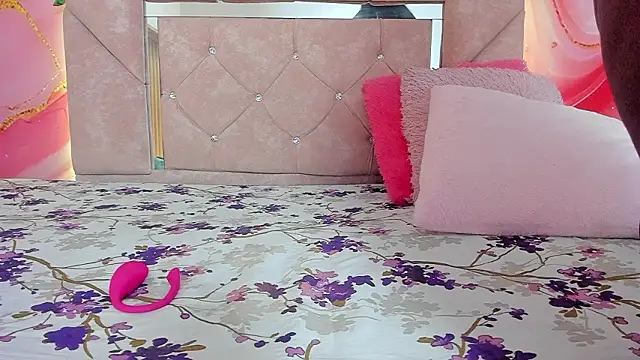 mia  blaze   online show from 02/05/26, 03:02