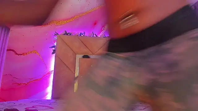 mia  blaze   online show from 12/23/25, 03:06