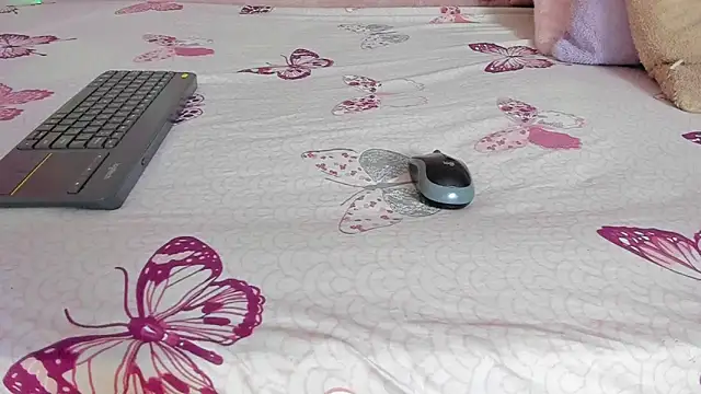 mia  blaze   online show from 04/23/26, 03:02