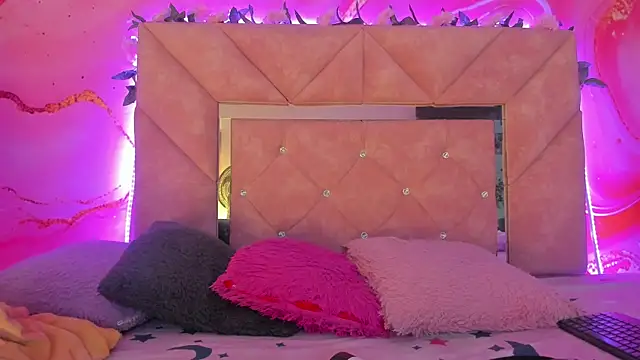 mia  blaze   online show from 01/12/26, 03:02