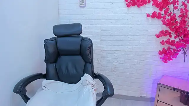 talialadyx online show from 03/25/26, 03:00