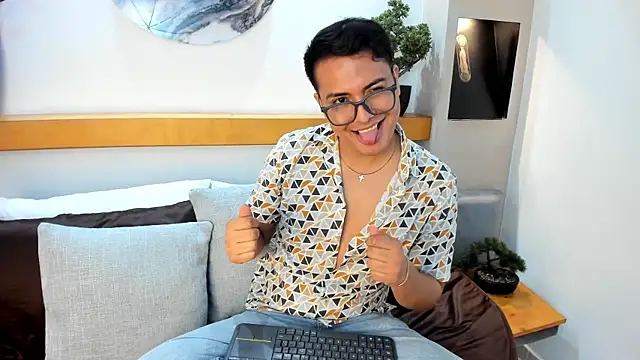 JohnBelRose online show from 11/18/25, 07:17