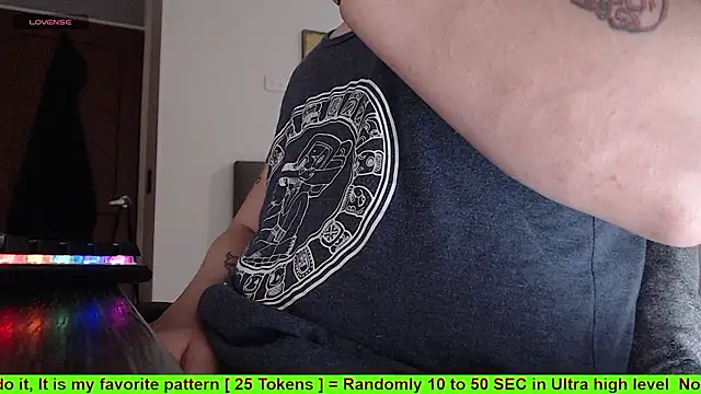 Snapshot of SugaredDigit chatting on 01/17/26, 12:31 SugaredDigit online show from 01/17/26, 12:31