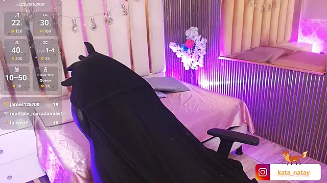 Snapshot of KATANA_TAY chatting on 12/19/25, 12:40 KATANA TAY online show from 12/19/25, 12:40