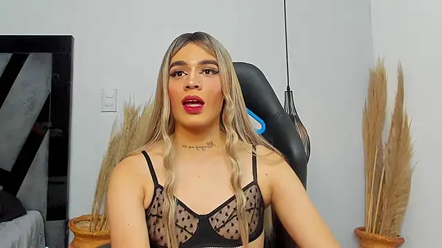 Amelia Brixton online show from 12/18/25, 04:28