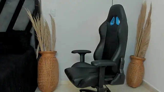 Amelia Brixton online show from 01/06/26, 04:00