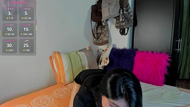 Snapshot of maddysonn_222 chatting on 10/31/25, 01:57 maddysonn 222 online show from 10/31/25, 01:57