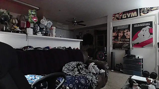 biggerisbetter12 online show from 03/25/26, 06:13