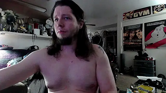 biggerisbetter12 online show from 10/27/25, 02:51