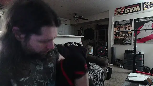 biggerisbetter12 online show from 04/15/26, 09:04