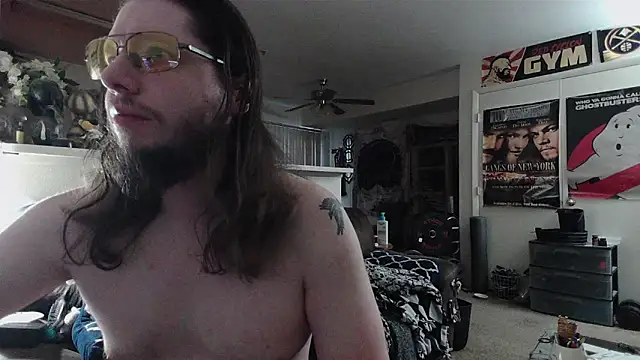 Snapshot of biggerisbetter12 chatting on 06/17/26, 02:22 biggerisbetter12 online show from 06/17/26, 02:22