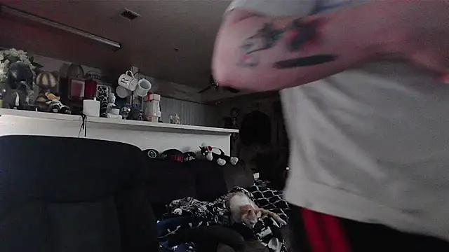 biggerisbetter12 online show from 02/02/26, 07:51