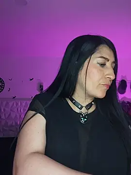 Snapshot of dark_velvet chatting on 10/31/25, 03:03 dark velvet online show from 10/31/25, 03:03