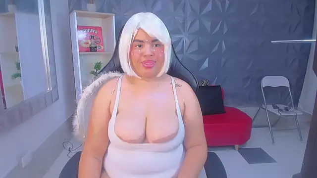 loaizalust1 online show from 10/27/25, 05:47