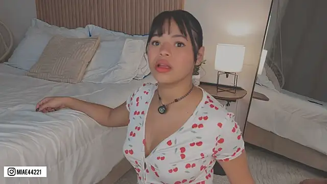 Little Emma 11 online show from 04/02/26, 03:08